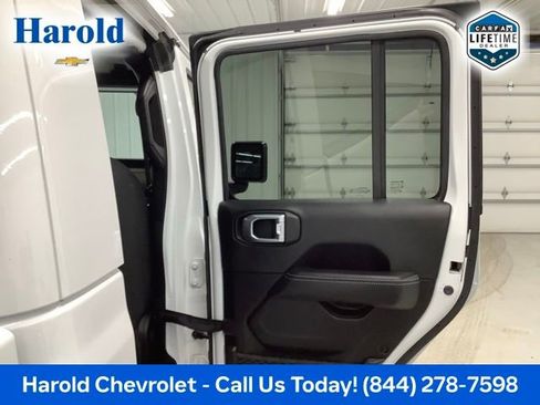 Used 2022 Jeep Gladiator Overland image 7