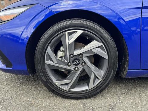 Certified 2025 Hyundai Elantra SEL image 8