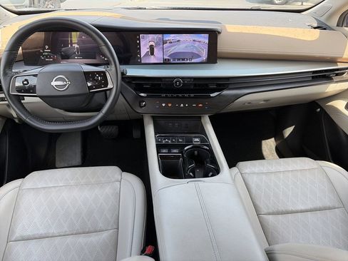 Used 2025 Nissan Murano Platinum w/ Cargo Package AWD/4WD image 2