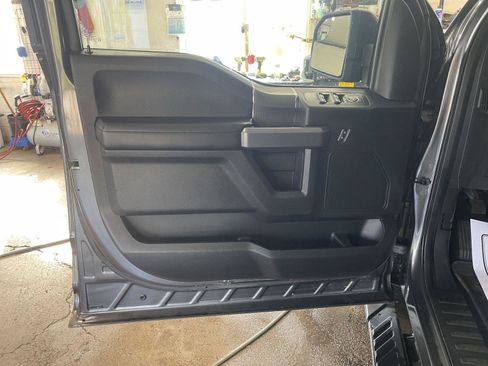 Used 2015 Ford F150 XLT w/ Equipment Group 302A Luxury image 9