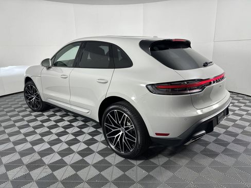 Certified 2025 Porsche Macan image 3