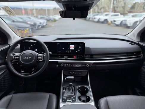 Used 2025 Kia Carnival SX image 23