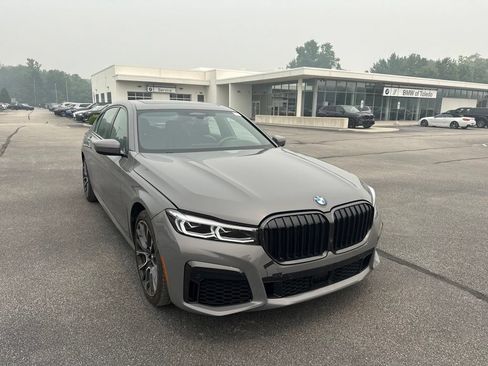 Used 2022 BMW 750i xDrive w/ Executive Package AWD/4WD image 1