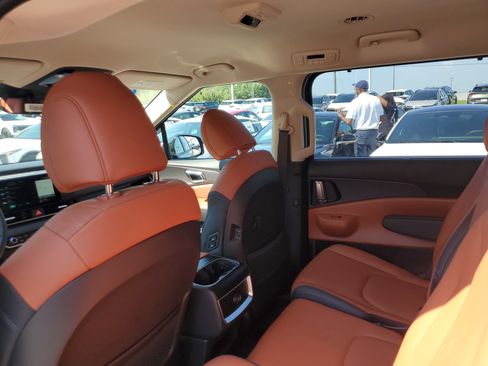 New 2026 Kia Carnival EX image 11