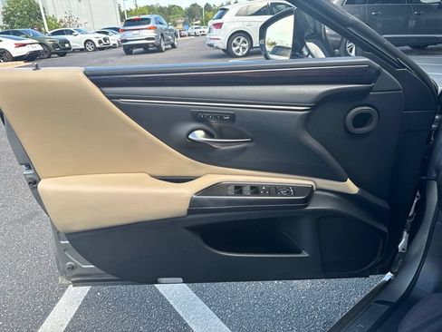 Used 2020 Lexus ES 350 w/ Premium Package FWD image 4