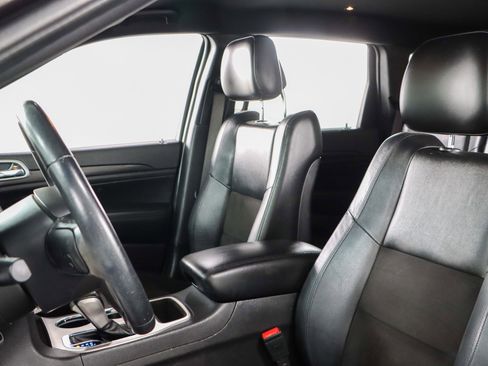 Used 2021 Jeep Grand Cherokee Laredo X image 23