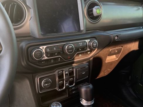 Used 2023 Jeep Gladiator Sport AWD/4WD image 8