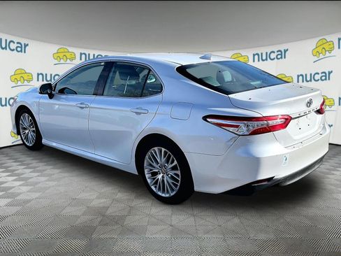 Used 2020 Toyota Camry XLE FWD image 3