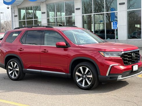 Certified 2025 Honda Pilot Touring image 1