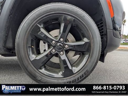 Used 2025 Jeep Grand Cherokee Altitude image 10