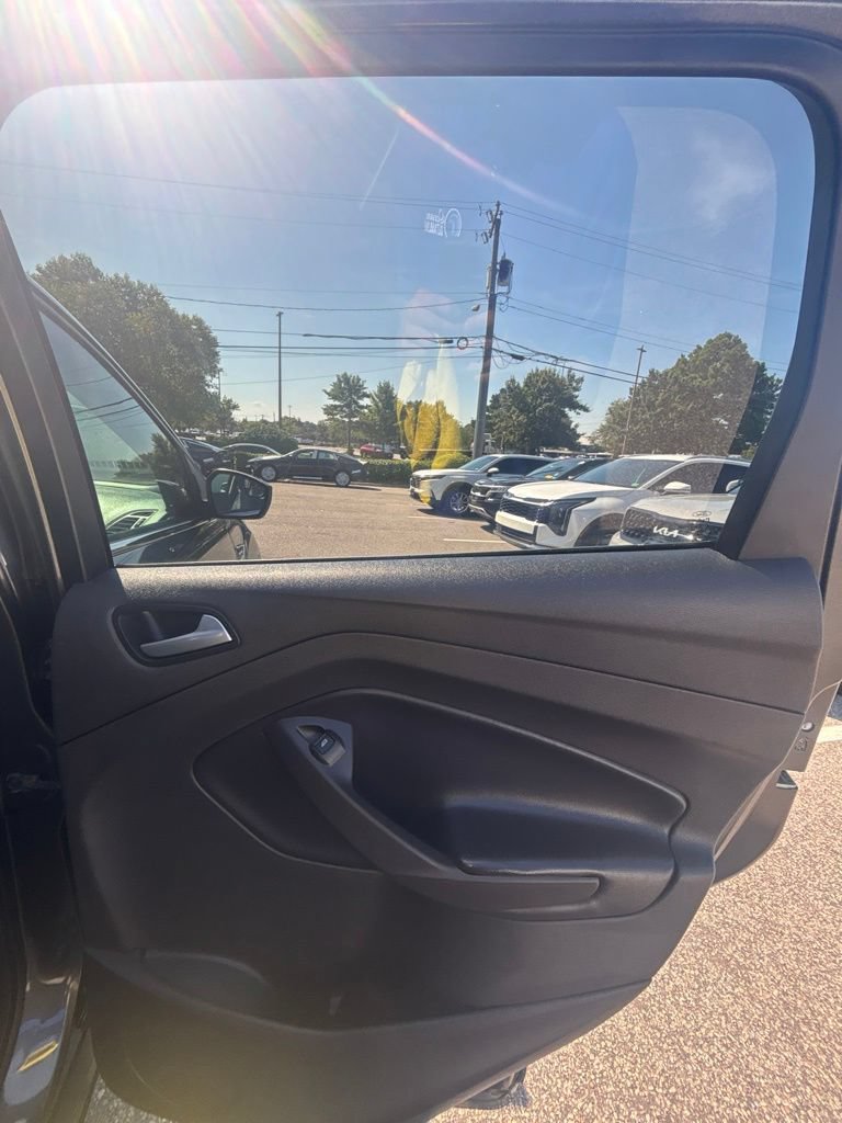 Used 2017 Ford Escape SE w/ SE Cold Weather Package AWD/4WD image 21