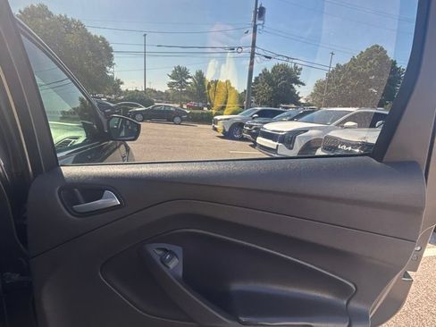 Used 2017 Ford Escape SE w/ SE Cold Weather Package AWD/4WD image 21