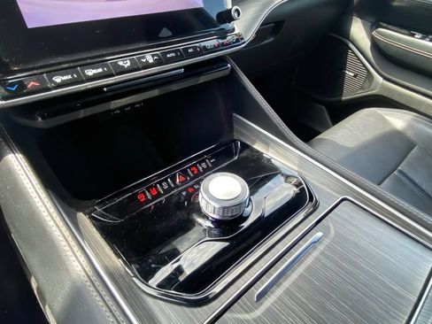 Used 2024 Jeep Wagoneer Series II w/ Flexible Seating Group RWD image 22