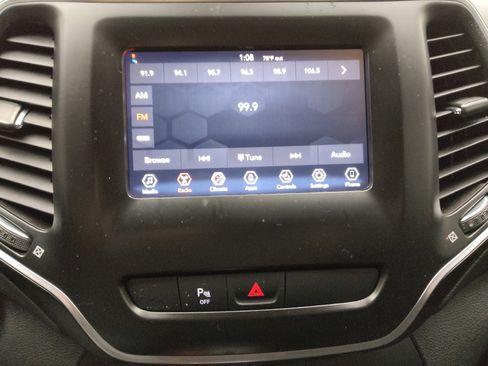 Used 2020 Jeep Cherokee Latitude w/ Cold Weather Group FWD image 25