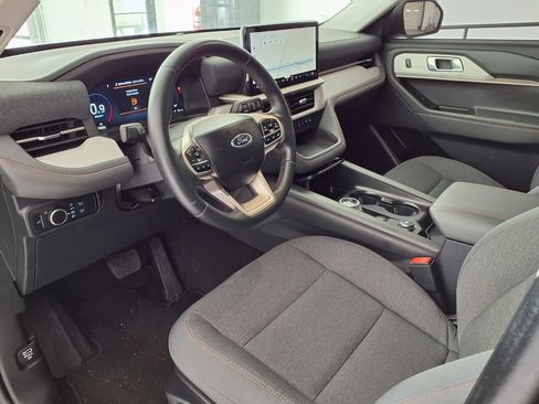 Used 2025 Ford Explorer Active AWD/4WD image 11