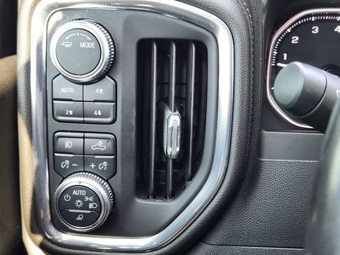 Used 2020 GMC Sierra 1500 SLT AWD/4WD image 18