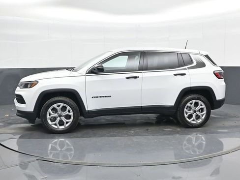 Used 2025 Jeep Compass Sport w/ Mopar Graphics Package AWD/4WD image 10