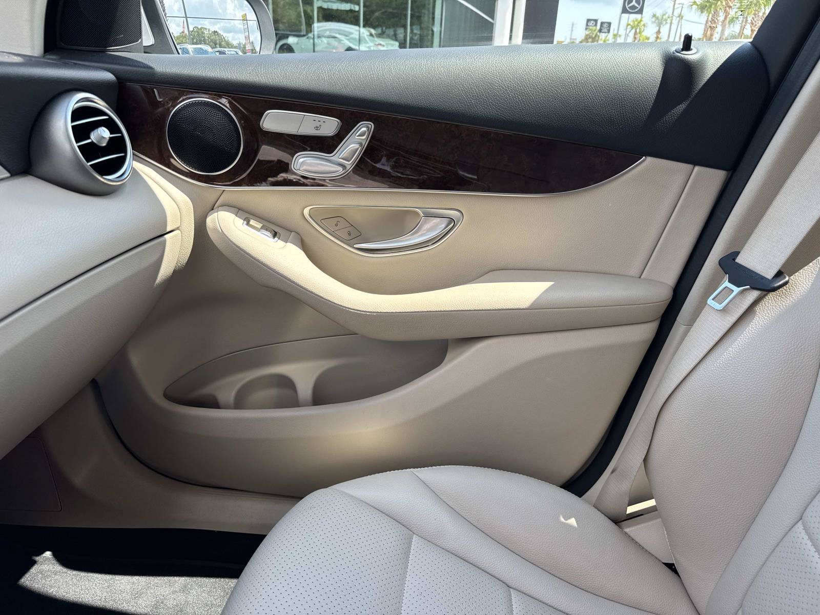 Used 2019 Mercedes-Benz GLC 300 image 23