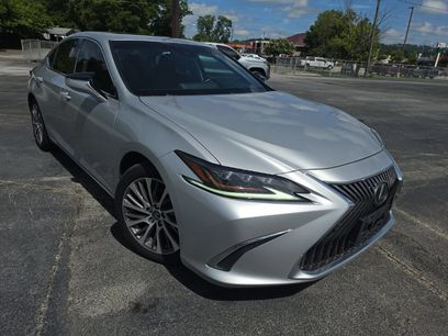 Used 2019 Lexus ES 350 w/ Accessory Package 2