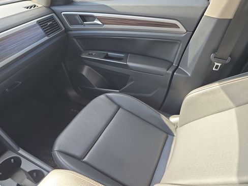 Used 2021 Volkswagen Atlas SE w/ Panoramic Sunroof Package image 18