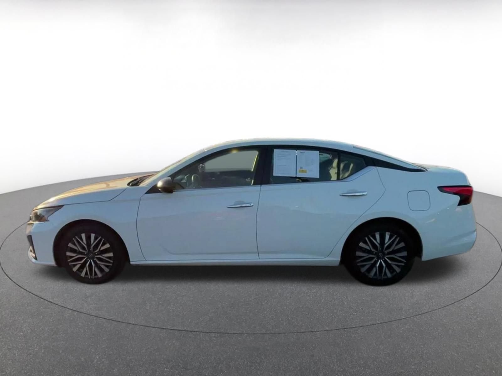 Used 2025 Nissan Altima 2.5 SV FWD image 8