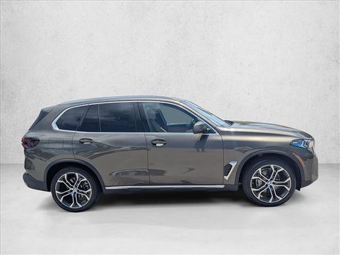 Certified 2024 BMW X5 xDrive40i w/ Premium Package AWD/4WD image 4