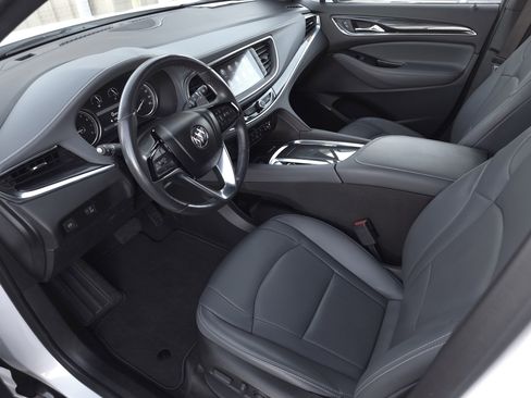 Used 2023 Buick Enclave Essence w/ Sport Touring Edition image 9