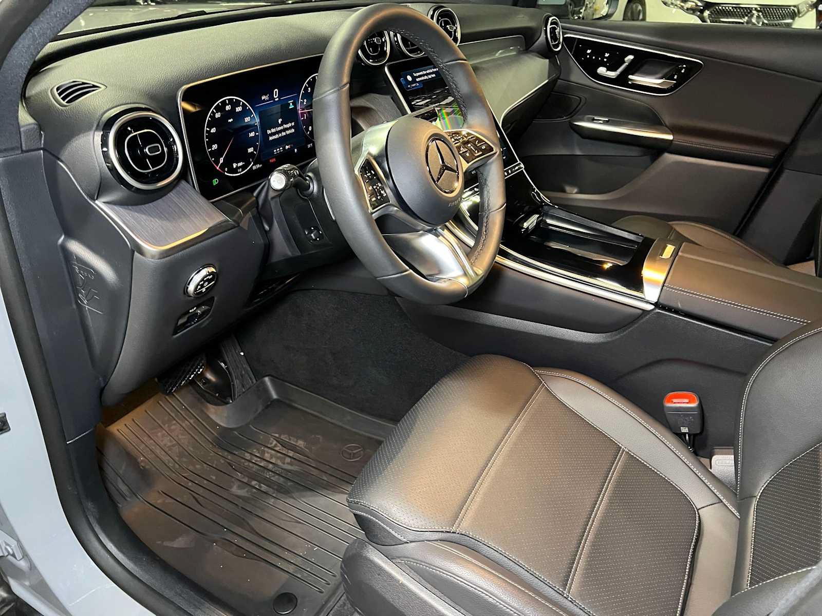Used 2026 Mercedes-Benz GLC 300 4MATIC image 27