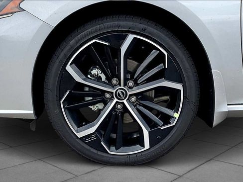 New 2025 Nissan Altima 2.5 SR image 9