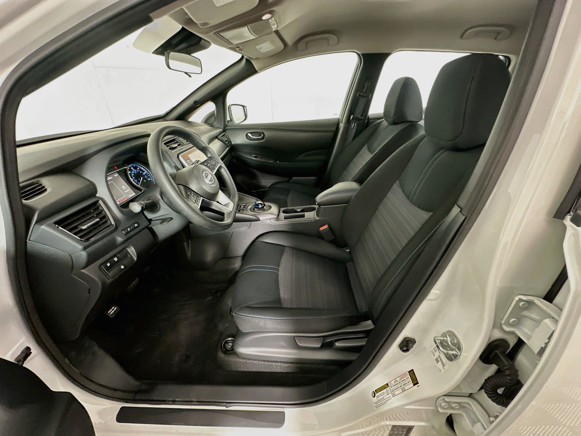 Used 2025 Nissan Leaf S FWD image 13