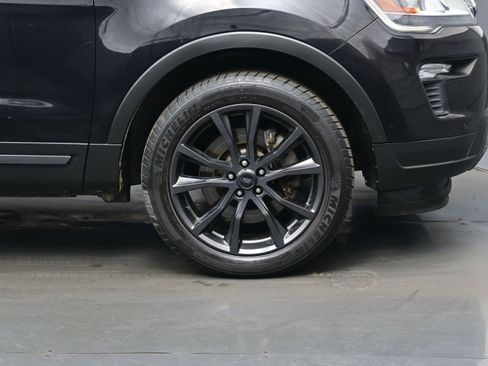 Used 2019 Ford Explorer XLT w/ Equipment Group 202A image 9