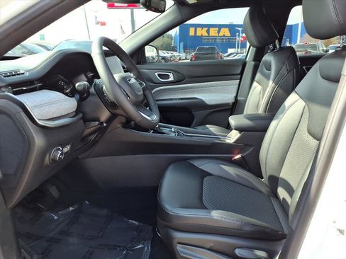 New 2026 Jeep Compass Latitude image 9