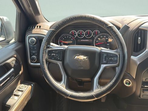 Used 2021 Chevrolet Silverado 1500 LT w/ Z71 Off-Road Package AWD/4WD image 12
