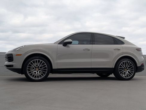Certified 2023 Porsche Cayenne Coupe AWD/4WD image 2