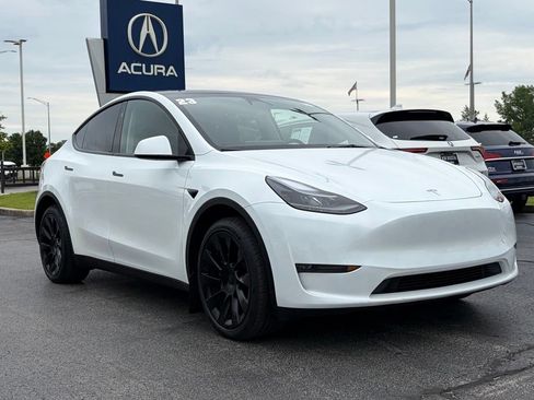 Used 2023 Tesla Model Y Long Range AWD/4WD image 3