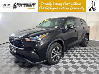 Used 2021 Toyota Highlander XLE AWD/4WD video 1