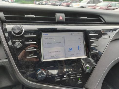 Used 2019 Toyota Camry SE FWD image 13