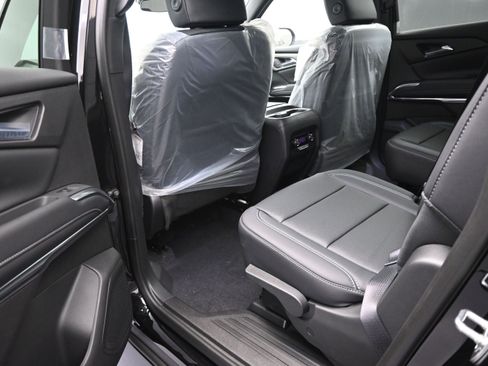 New 2026 Chevrolet Traverse LT w/ Sun and Wheel Package FWD image 30