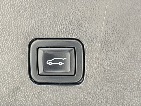 Used 2023 Chevrolet Traverse Premier image 20