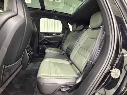 Certified 2024 Porsche Cayenne S AWD/4WD image 20