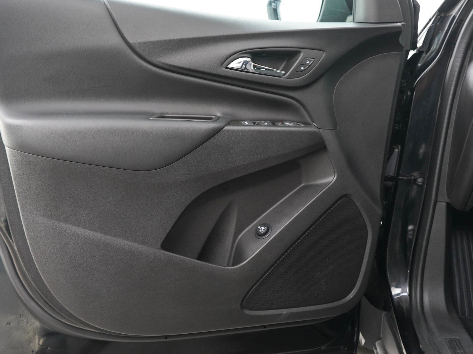 Used 2024 Chevrolet Equinox LT w/ LPO, Floor Liner Package AWD/4WD image 19