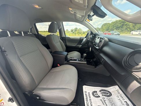 Used 2020 Toyota Tacoma SR AWD/4WD image 19