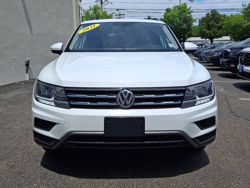 Used 2021 Volkswagen Tiguan SE w/ Panoramic Sunroof Package AWD/4WD image 2