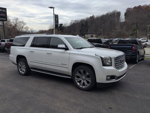 Used 2019 GMC Yukon XL Denali image 2