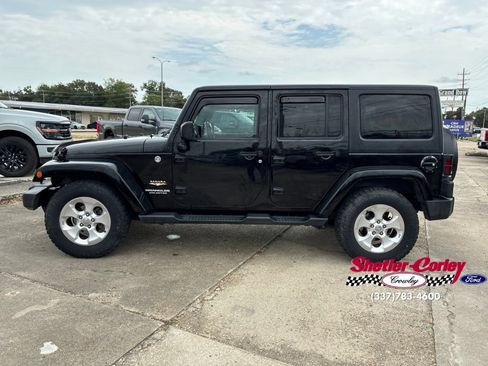 Used 2015 Jeep Wrangler Unlimited Sahara w/ Connectivity Group AWD/4WD image 3