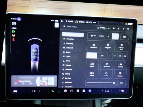 Used 2022 Tesla Model 3 Standard Range image 17