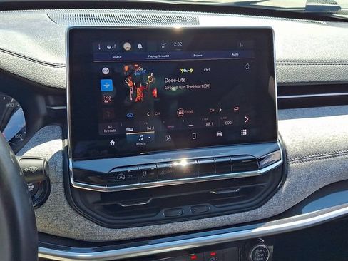 Used 2022 Jeep Compass Latitude w/ Sun and Sound Group AWD/4WD image 17