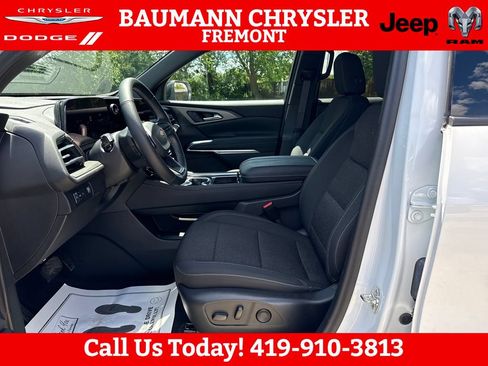 Used 2024 Chevrolet Traverse LT FWD image 9
