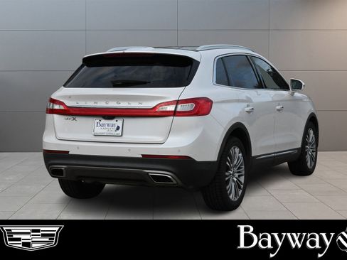 Used 2017 Lincoln MKX Reserve w/ Driver Assistance Package image 5