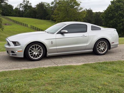 Used 2013 Ford Mustang Premium RWD image 13